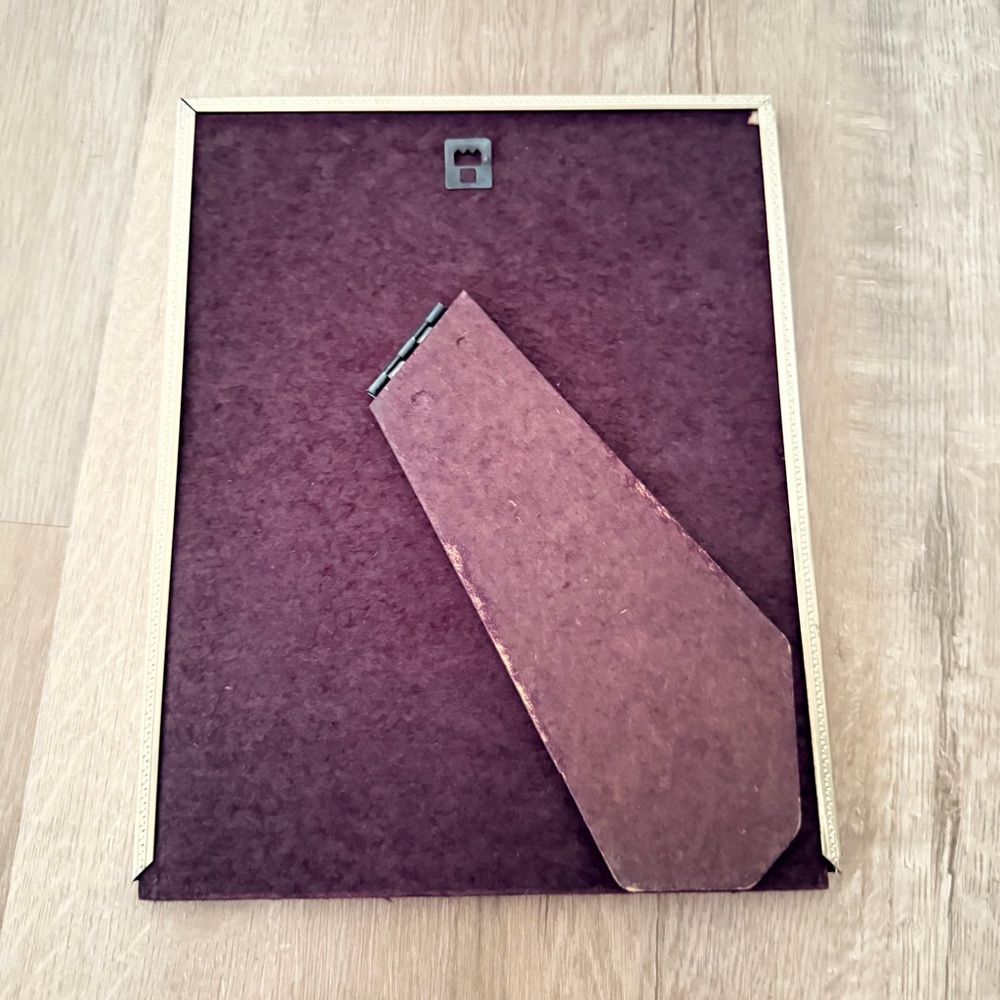 Vintage MCM Gold Tone Metal Photo Picture Frame Velet Back Table Stand Or Wall‎ - Picture 5 of 5